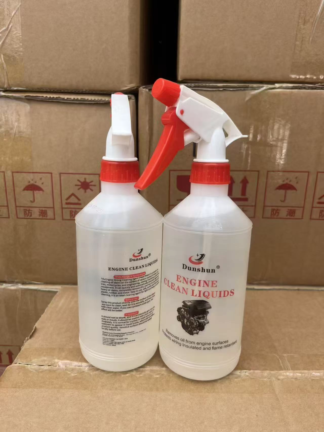 Engine cleaning fluid bottle